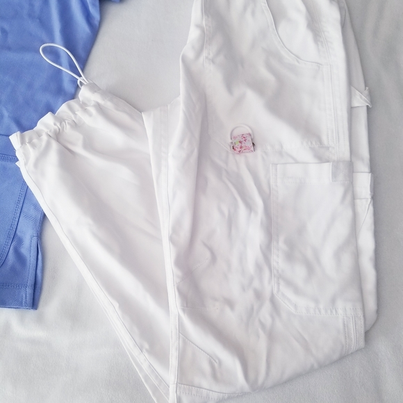 NWOT Blue & White Breathable Scrub Set - Picture 2 of 6